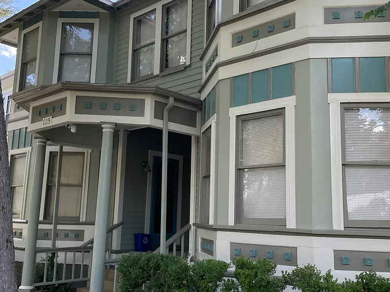 125 Adams St #1 — Photo 1