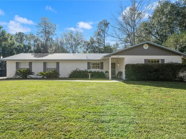 1002 Pine Tree Dr, Eustis, FL 32726