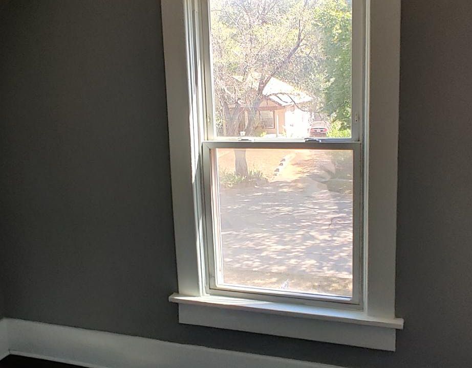 2nd image of 909 N Porter Ave Unit 3