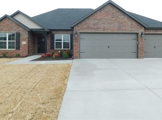 18255 Phelps Cir, Fayetteville, AR 72704
