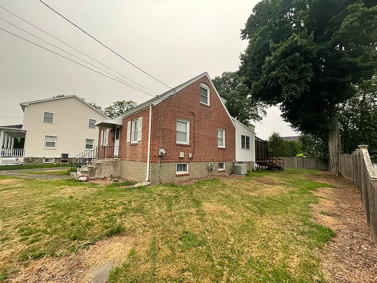 112 Howard St — Photo 37