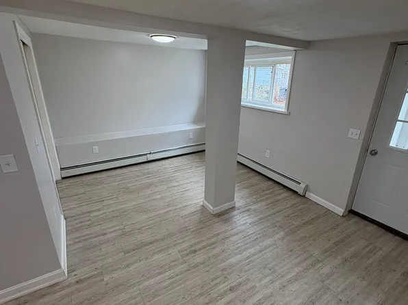 51 Willow St Floor 3, Coventry, RI 02816