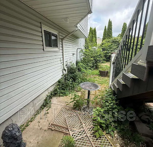 2077 Feuereisen Ave — Photo 22