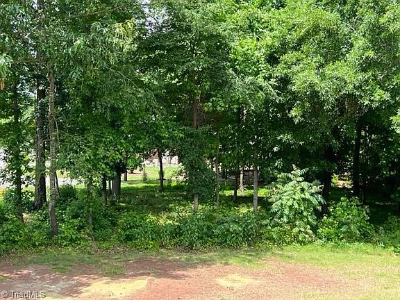 2nd image of 8 Bermuda Dr #8