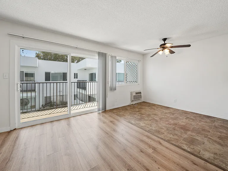 16900 Parthenia St #13 — Photo 23