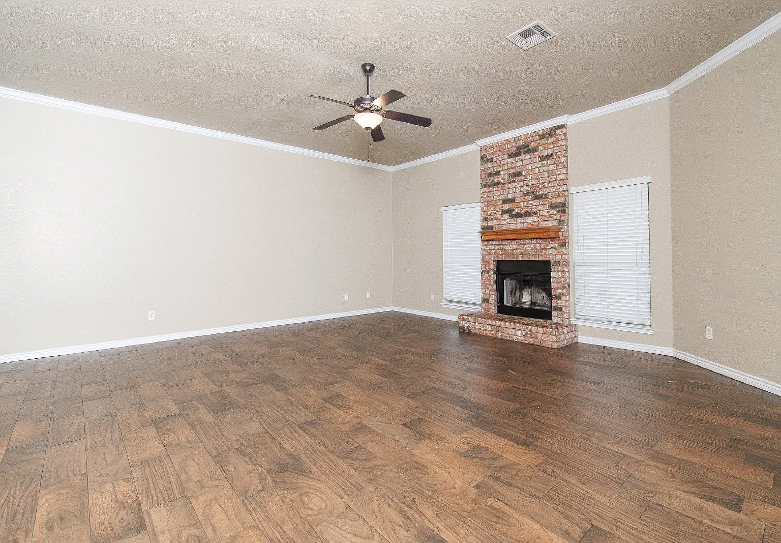 4 bed, 2.0 bath, 1816 sqft, $1,725 — Photo 3