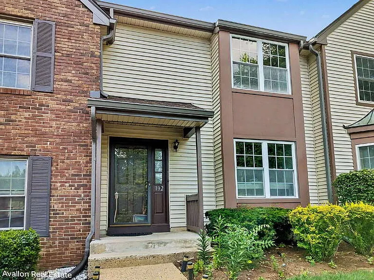 102 Appletree Ct — Photo 1