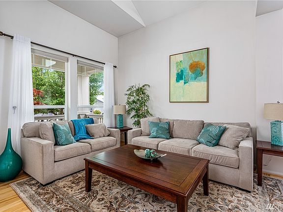 3rd image of 926 Ebbets Dr SW