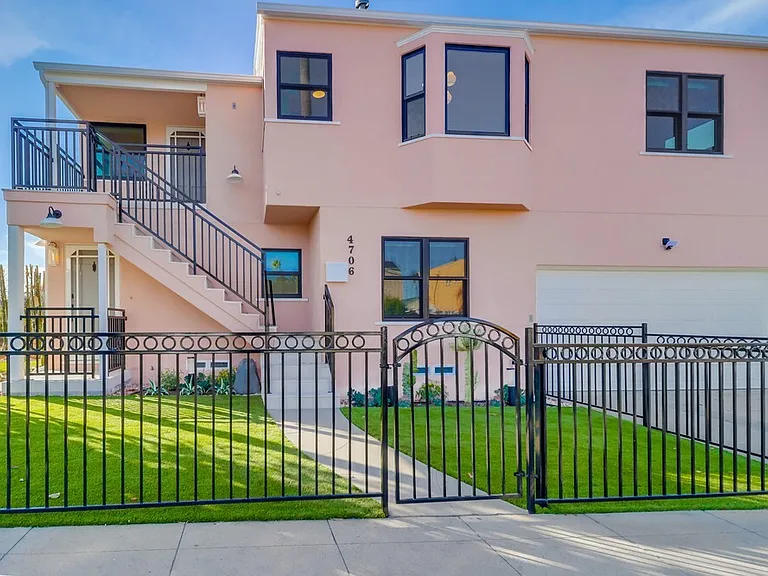 4706 Vista St — Photo 3