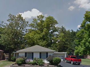 1015 W Market St, Taylorville, IL 62568