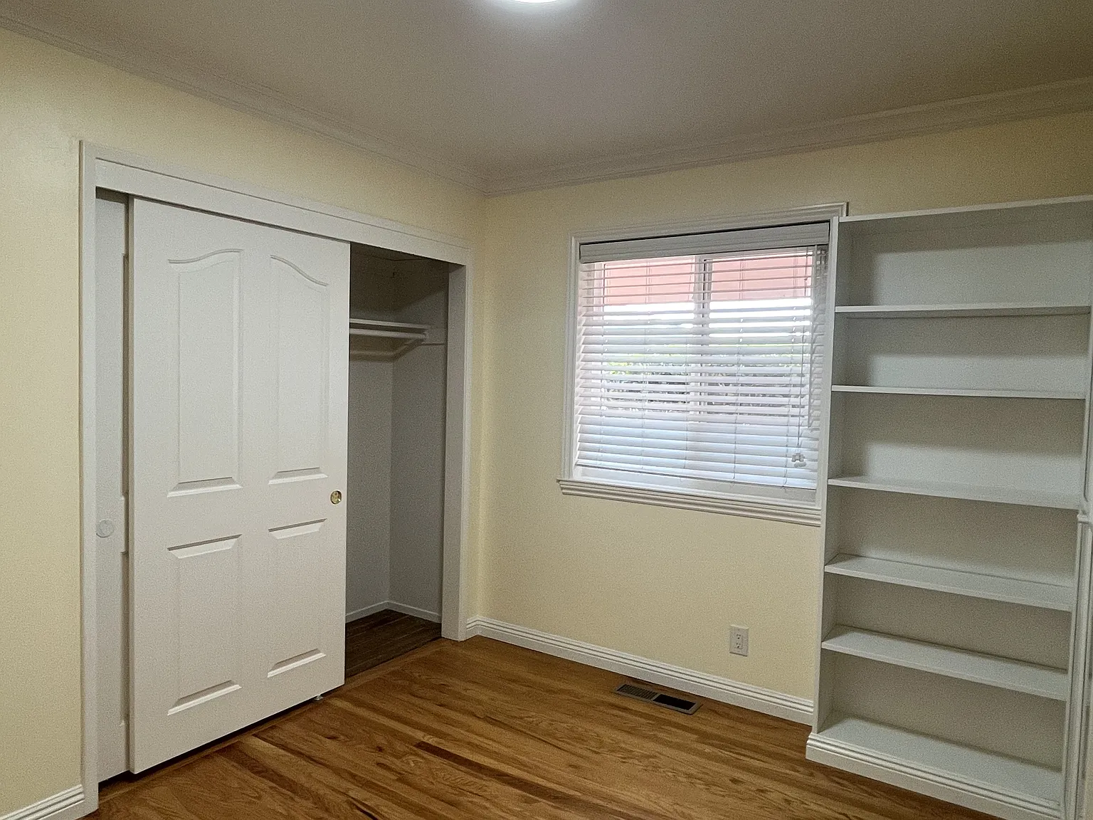 4 bed, 1574 sqft, $4,650 — Photo 3