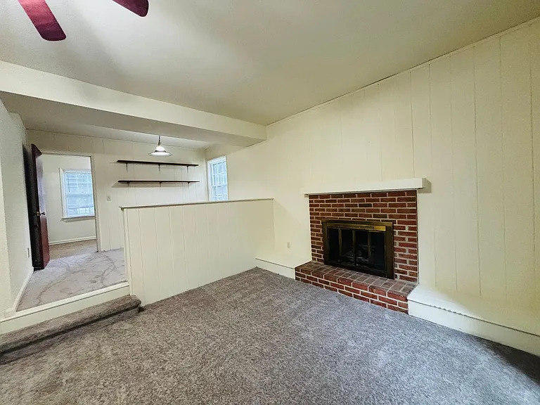124 Camelot Ct — Photo 11