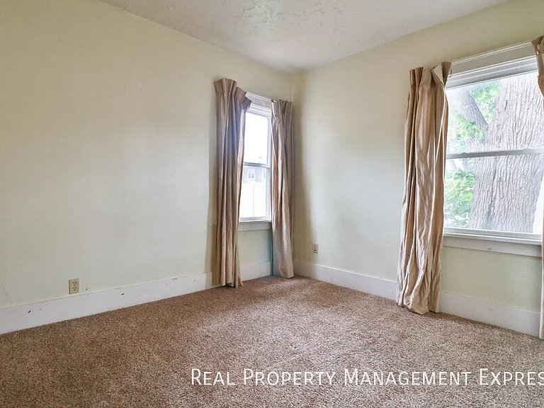 1412 W 17th St — Photo 14