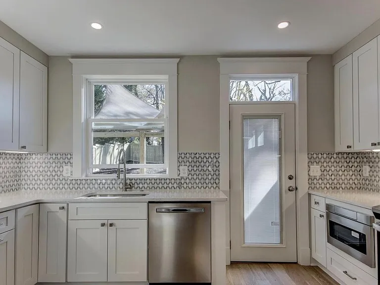 1435 Jackson St NE — Photo 6