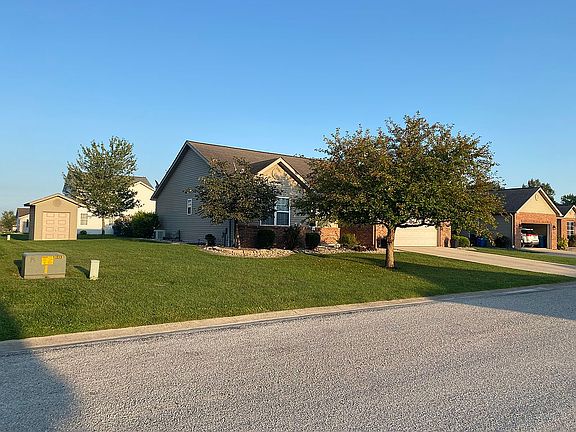 3rd image of 27 Rosewood Ln