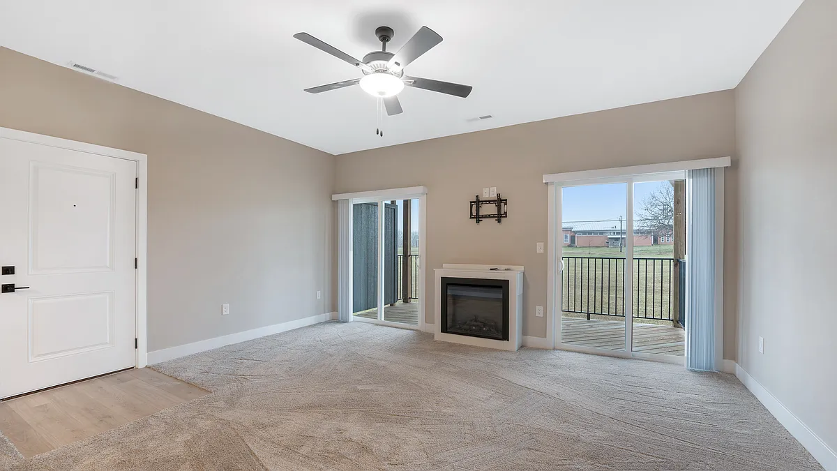 Building Photo - 608 N Mill St #D30
