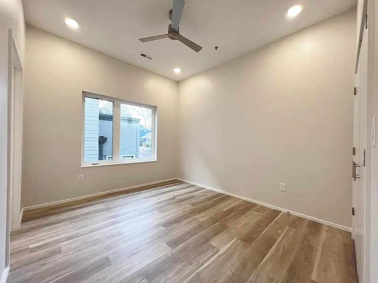 547 Winton Ter NE #2E — Photo 6