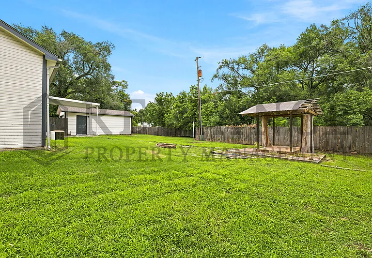516 N Lakeside Dr — Photo 11