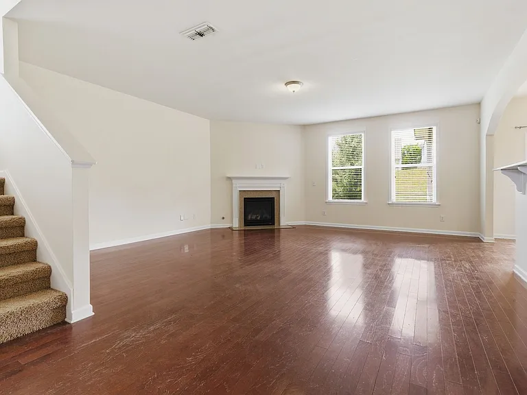 1672 Stonewater Dr — Photo 18