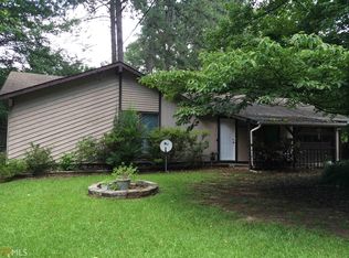 8999 Homewood Dr, Riverdale, GA