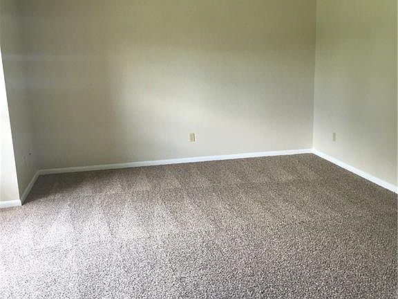3rd image of 105 Doveside Ln