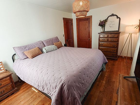 5th image of 526 11th St