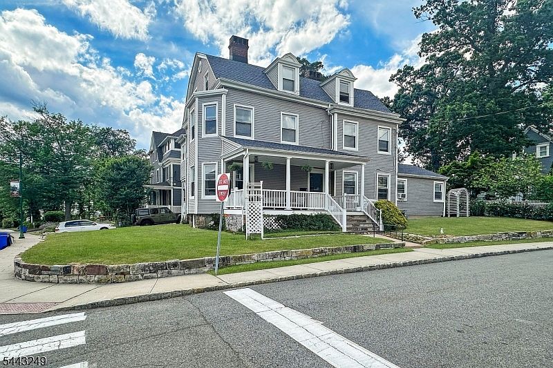 1st image of 2 Hillside Ave