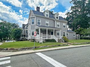 2 Hillside Ave, Summit City, NJ 07901