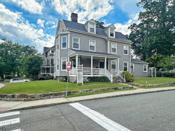 2 Hillside Ave, Summit City, NJ 07901