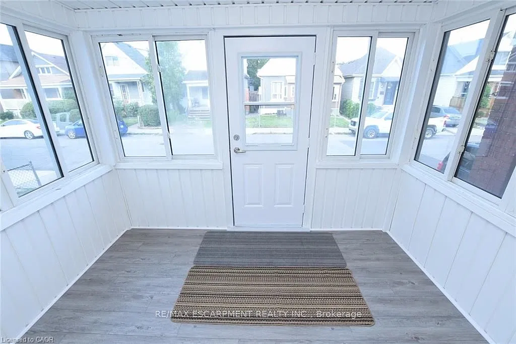 3 bed, $2,600 — Photo 2