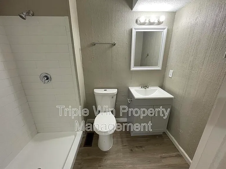 1725 Orletto Way — Photo 35