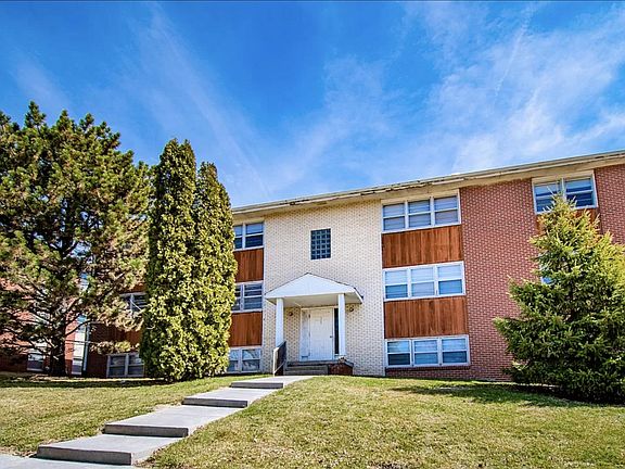 2nd image of 505 Wilshire Dr #9