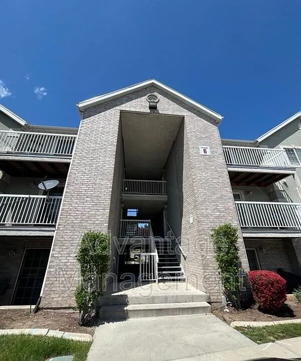 1268 W 1480 N