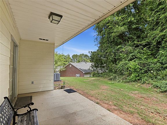 4th image of 500 Waverly Pl APT 504