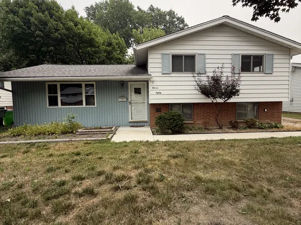 1187 Golden Gate Blvd, Mayfield Heights, OH 44124