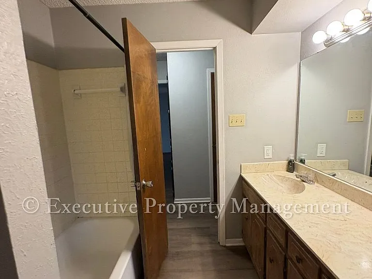 410 Jeffrey Ln — Photo 40