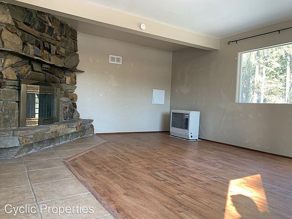 2nd image of 518 Sun Way Unit A