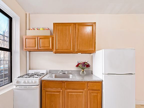4th image of 728 W 181st St APT 29