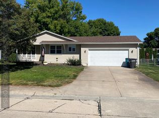 2516 Stagecoach Rd, Grand Island, NE 68801