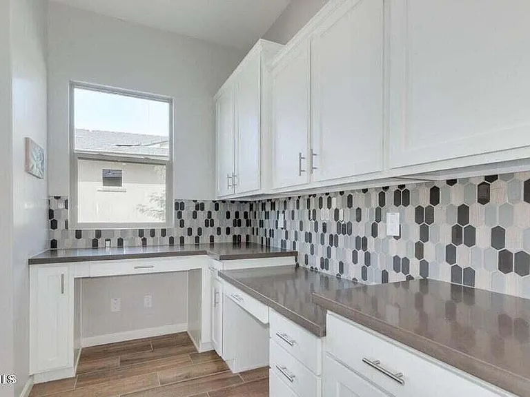 4390 Noble Dr — Photo 11
