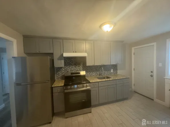 97 Welton St, New Brunswick, NJ 08901