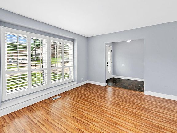 3rd image of 11777 Beaverton Dr