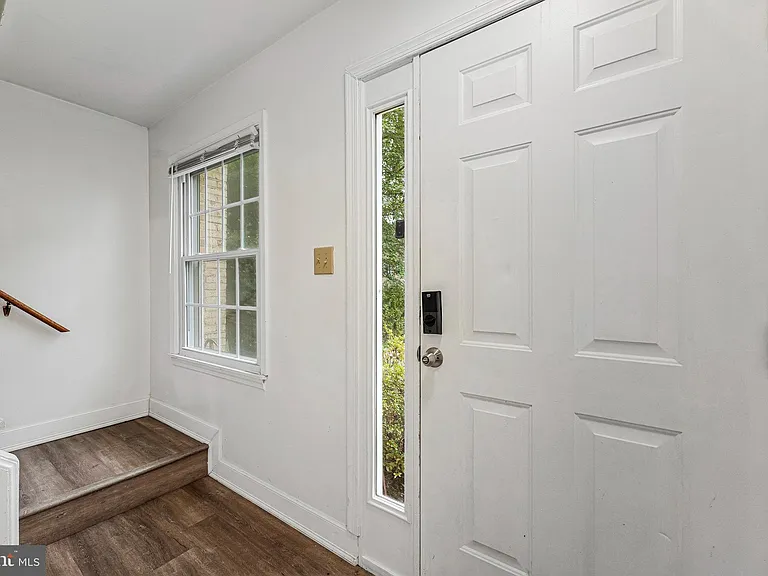 14707 Bentley Sq — Photo 2