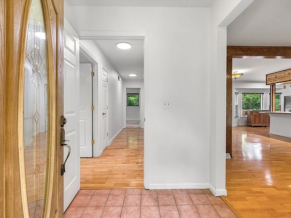 2nd image of 119 Pelican St