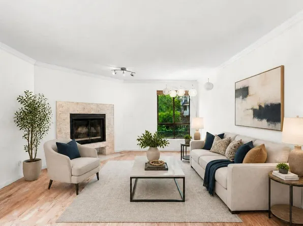 2181 Panorama Dr #104, North Vancouver, BC V7G 1V3