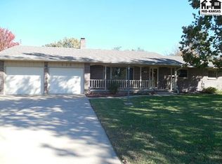 428 N 3rd St, Sterling, KS 67579