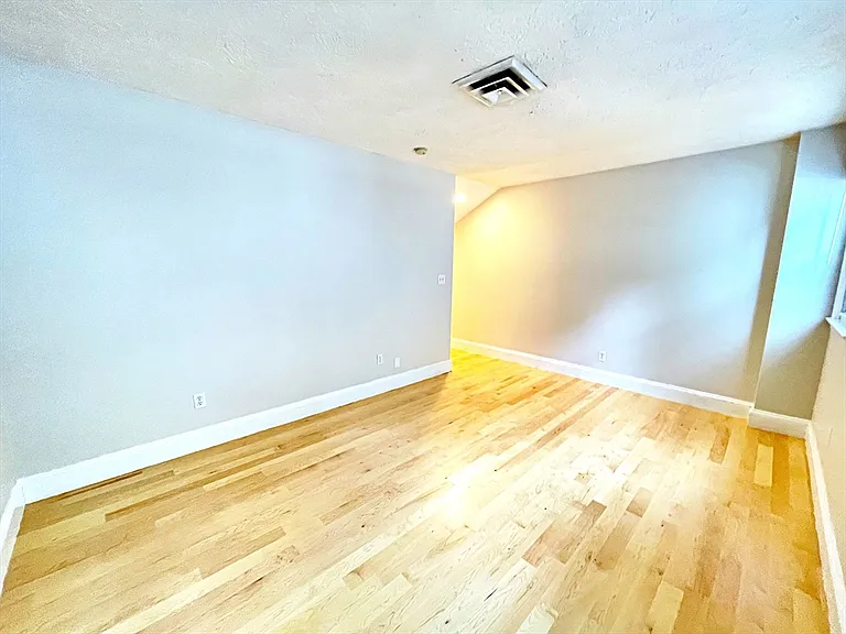 182 Cottage St #101 — Photo 6