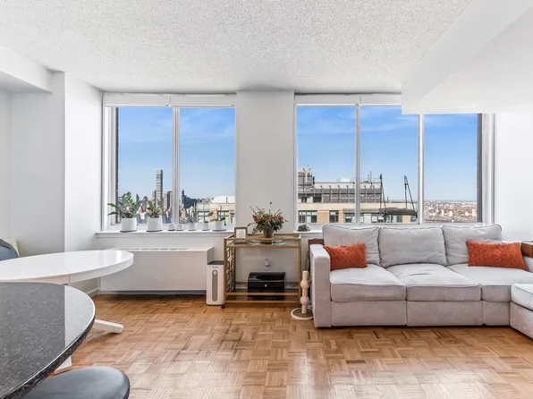 4-74 48th Avenue image 2 of 28