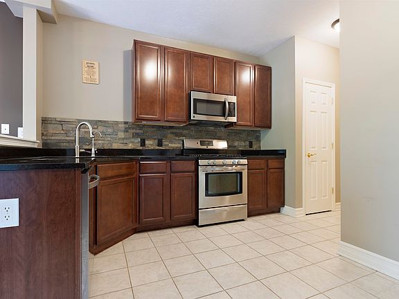 5th image of 2246 Derby Ln