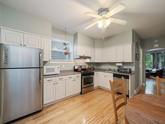 5th image of 2723 N Marshfield Ave